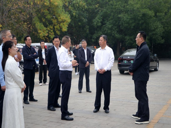 縣政協(xié)領(lǐng)導一行對寶相寺景區(qū)新能源汽車充電站基礎設施項目督導觀摩