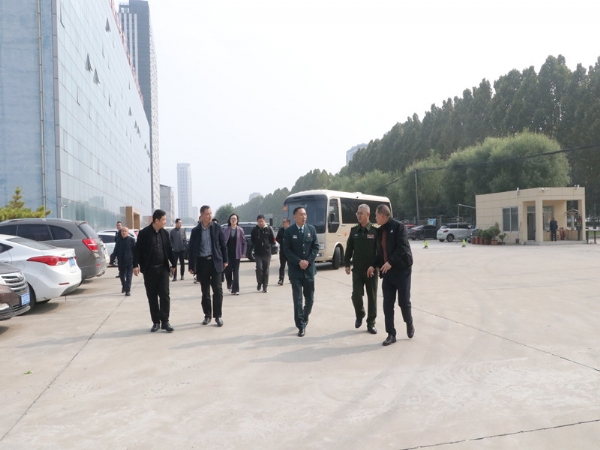 縣委常委、縣人武部部長及濟寧市軍分區(qū)調(diào)研小組到我公司調(diào)研產(chǎn)業(yè)融合